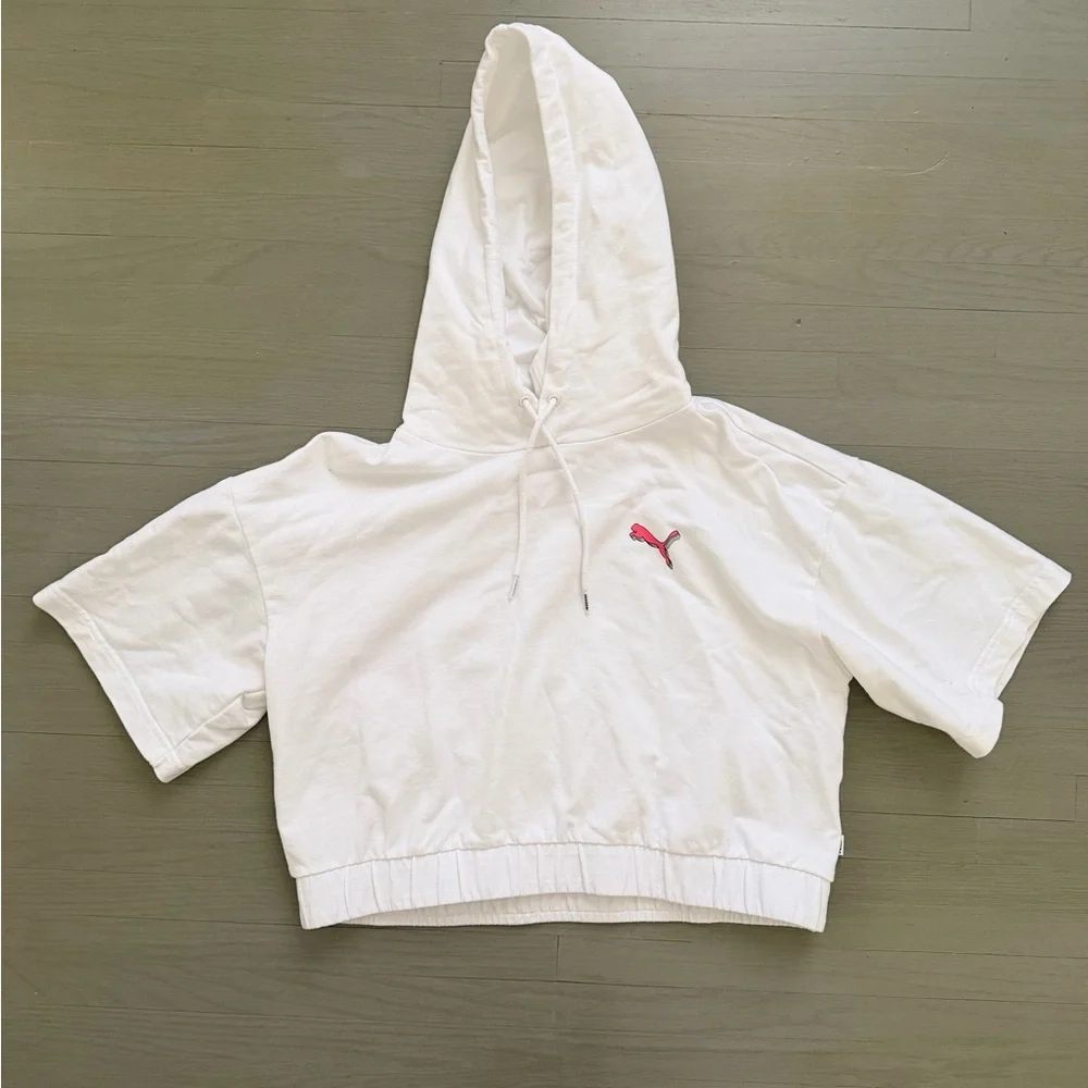 Three Sets of Stylish Activewear Biker Shorts and Sports Bras with Hoodie - Picture 9 of 16